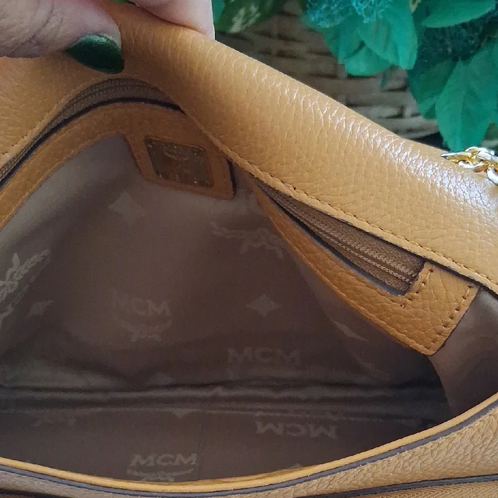 MCM Brown Leather Shoulder Bag with Gold Accents - Picture 4 of 6